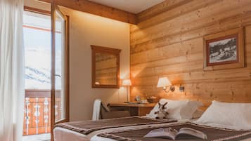 Panorama tweepersoonskamer | Een kluis op de kamer, een bureau, verduisterende gordijnen