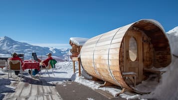 Bañera de hidromasaje al aire libre