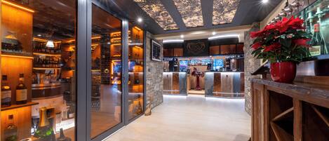 2 Bars/Lounges, Cocktailbar