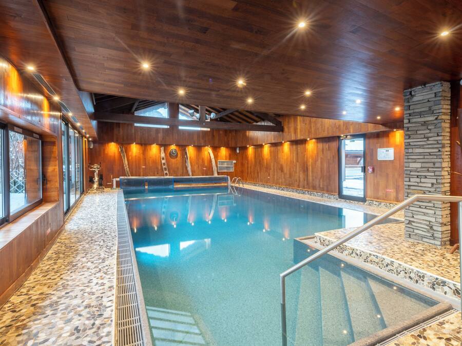 Indoor pool, pool loungers