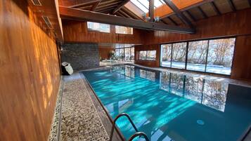 Indoor pool, pool loungers