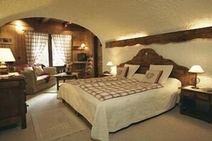 Chalet (Duplex 2 adults - 4 children) | Select Comfort beds, in-room safe, desk, free cribs/infant beds