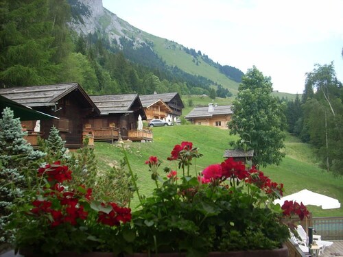 Les Chalets de la Serraz