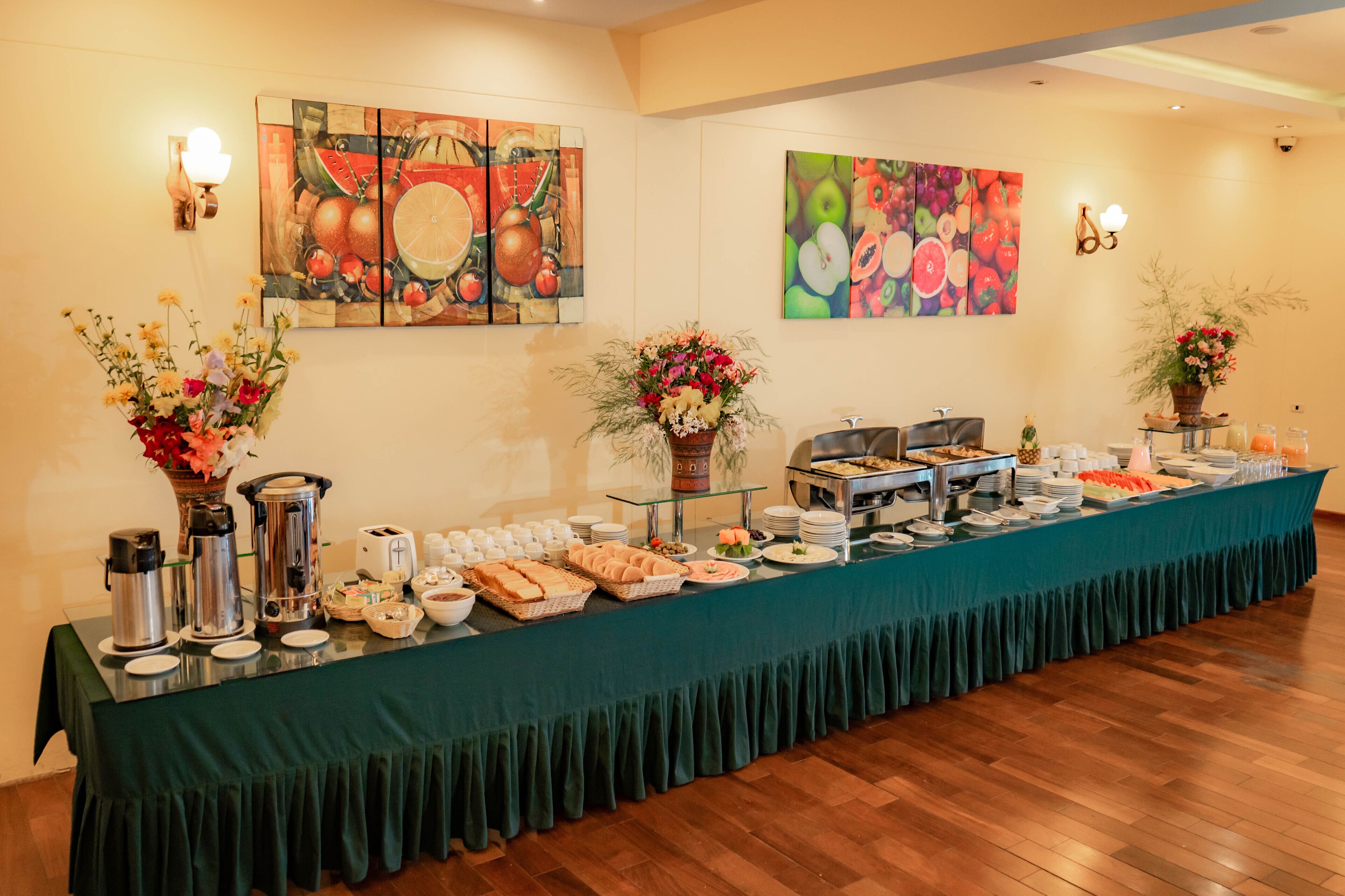 free daily continental breakfast