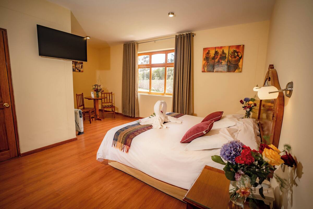 Double Room, 1 Queen Bed | Premium bedding, minibar, in-room safe, desk
