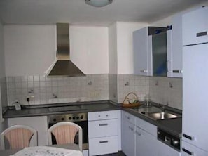 Apartment for 3 people | Private kitchen | Full-size fridge, stovetop, coffee/tea maker, cookware/dishes/utensils