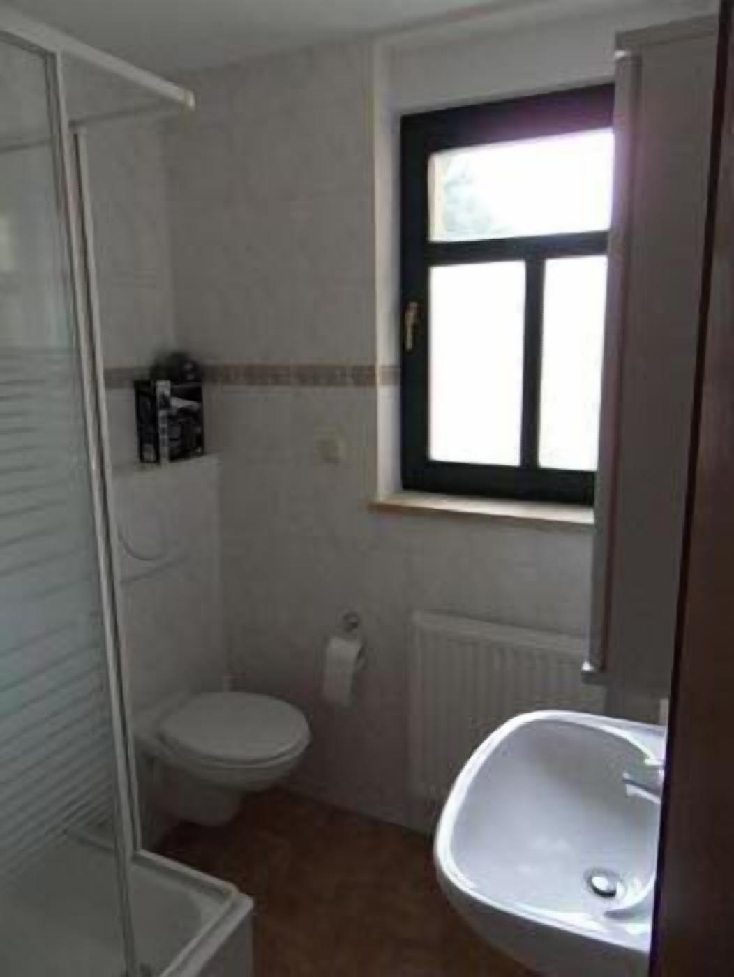 Apartment for 2 people | Badeværelse | Bruser, hårtørrer, håndklæder