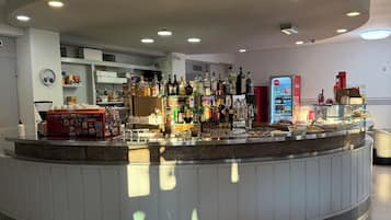 Bar (trong khuôn viên)