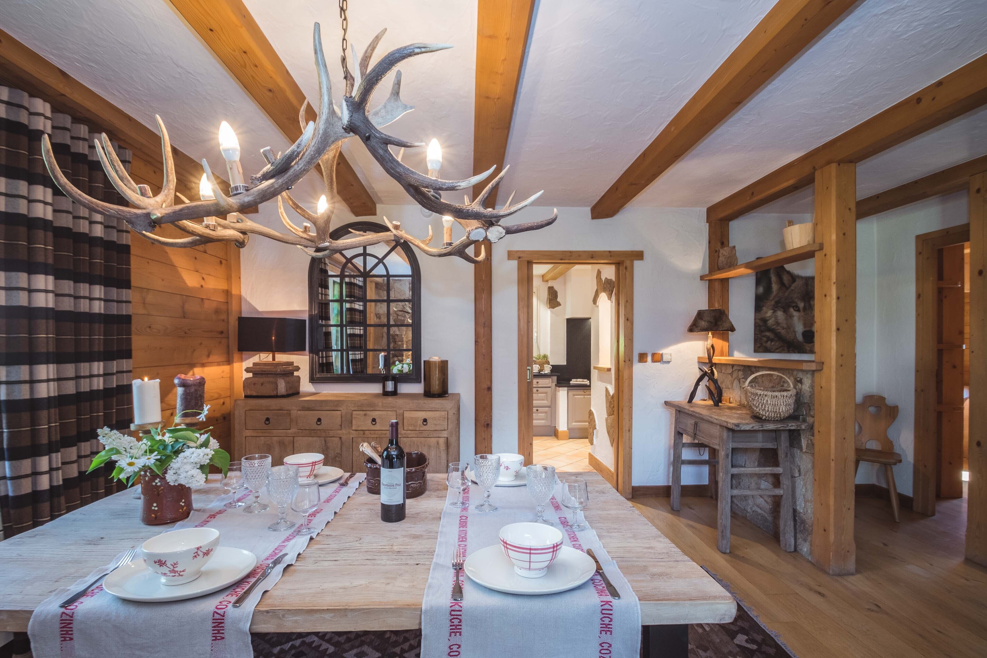 chalet, mountain view (la maisonnée) | dining room