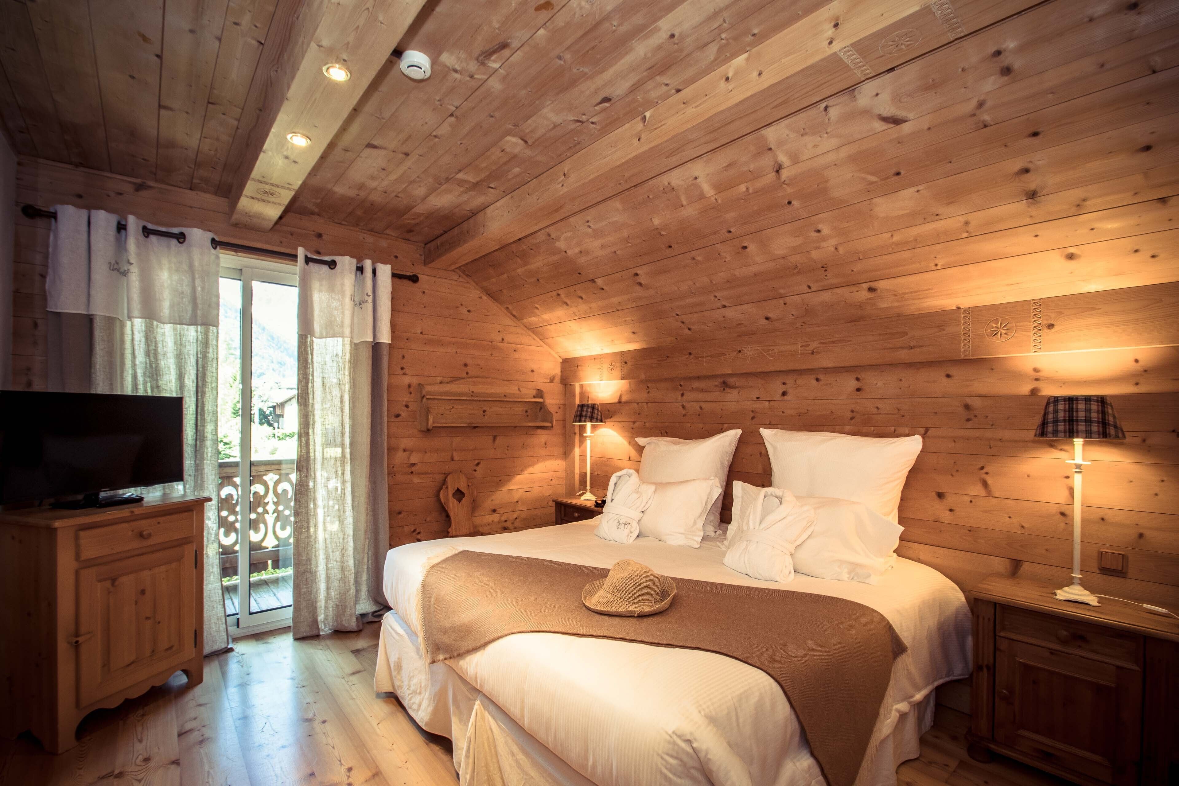chalet, mountain view (la maisonnée) | premium bedding, pillow-top beds, in-room safe, individually furnished