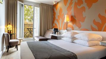 Chambre Double Supérieure, balcon, vue jardin | Coffres-forts dans les chambres, bureau, rideaux occultants