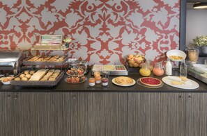 Desayuno continental todos los días (con cargo) 