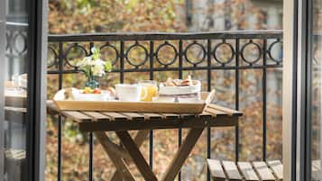 Familiekamer, uitzicht op tuin | Balkon