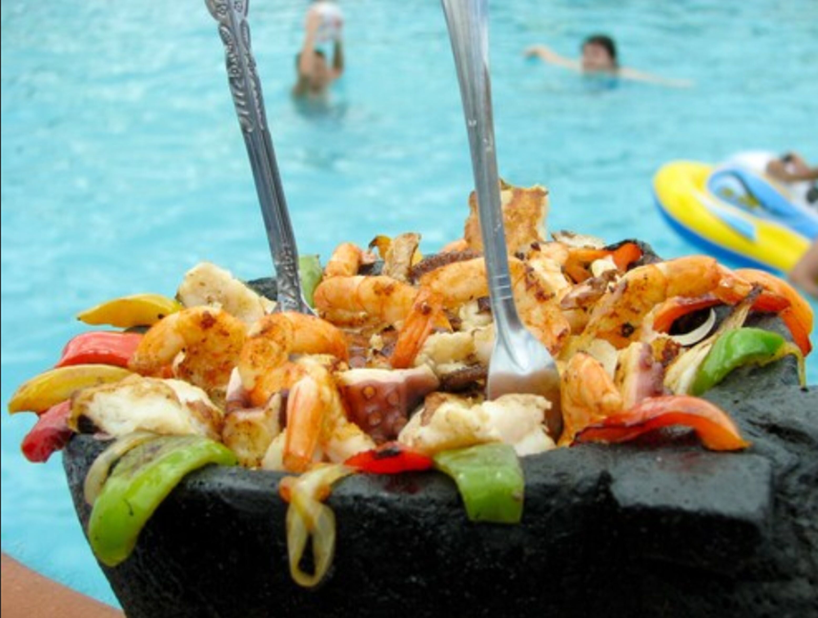 تقديم الإفطار والغداء والعشاء