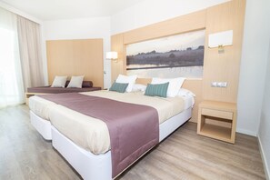 Kamar Double Standar | Meja kerja, Wi-Fi gratis, dan seprai linen