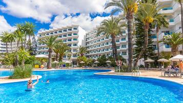 3 outdoor pools, pool loungers