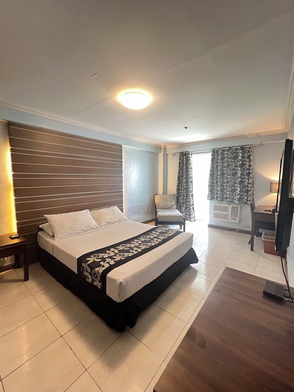 標準客房 | 房內夾萬、書桌、隔音、熨斗/熨衫板