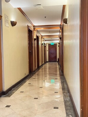 Deluxe Room | In-room dining