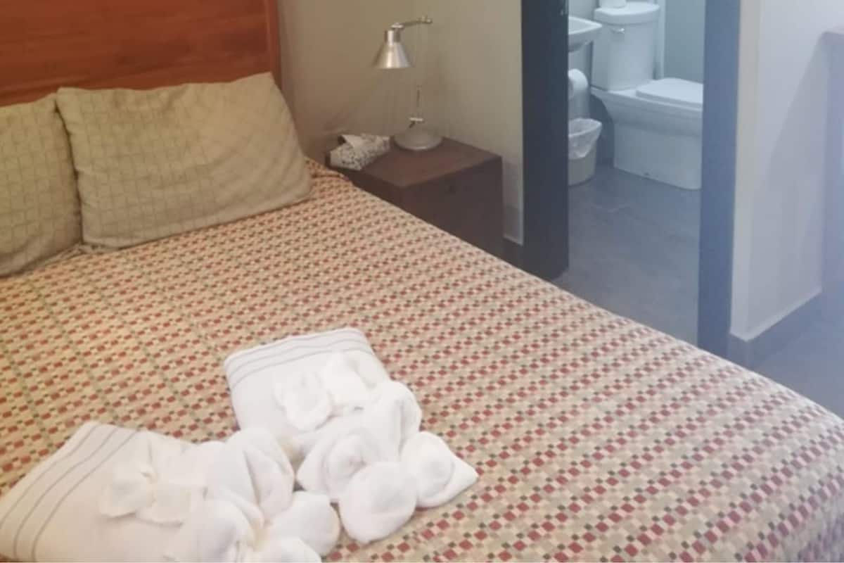 Queen Room No Terrace Kitchenette - No View | Egyptian cotton sheets, premium bedding, minibar, in-room safe