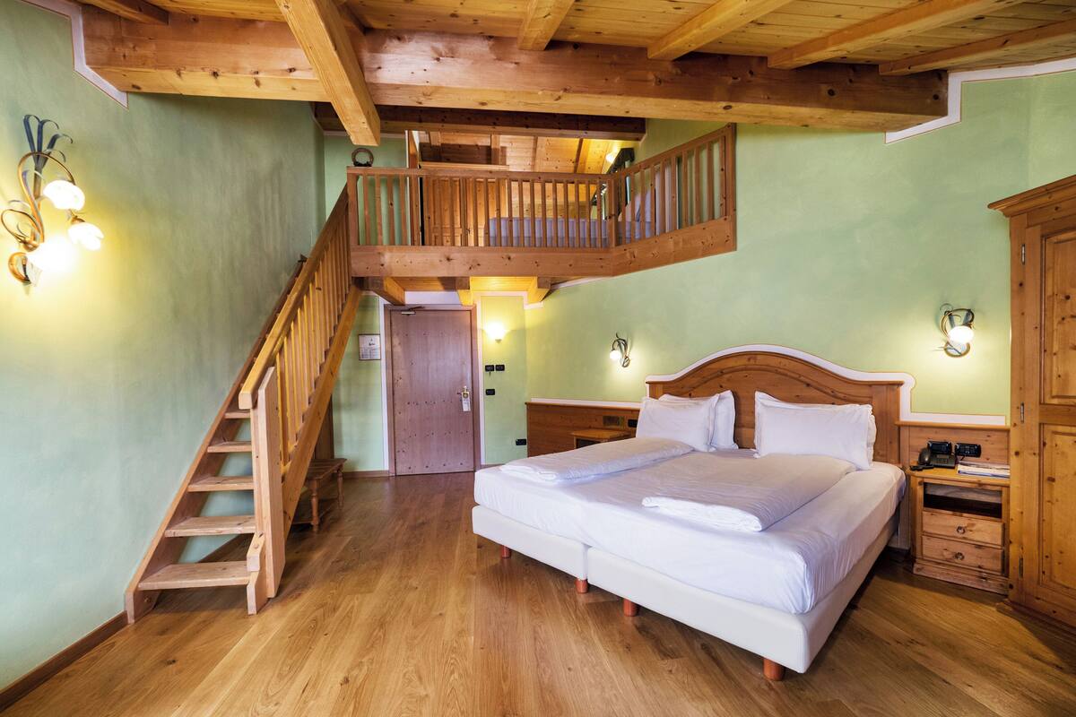Family Suite | Minibar, in-room safe, desk, soundproofing
