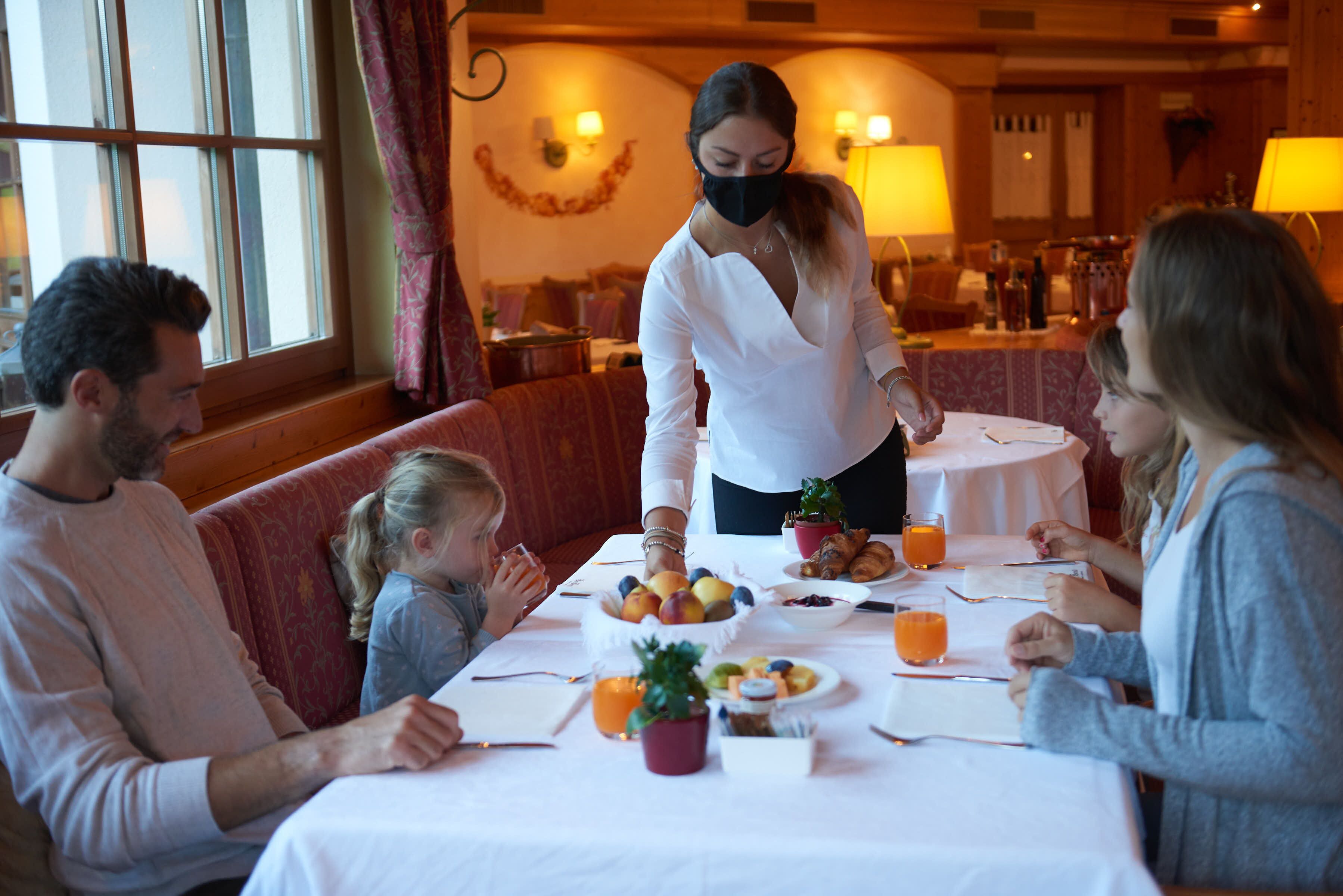 2 restaurants, breakfast served, international cuisine