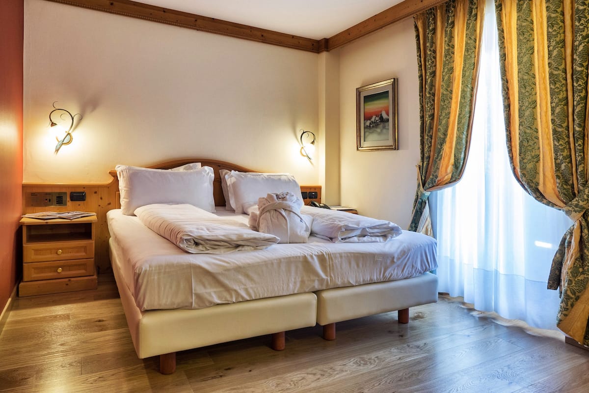 minibar, in-room safe, desk, soundproofing