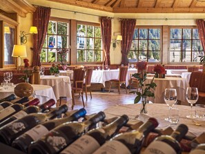 2 restaurants, breakfast served, international cuisine - Hotel Bertelli (Pinzolo)