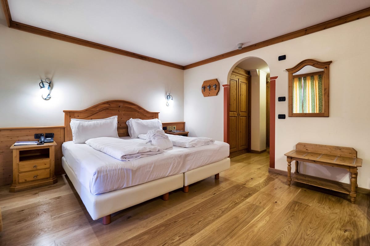 double or twin room | minibar, in-room safe, desk, soundproofing