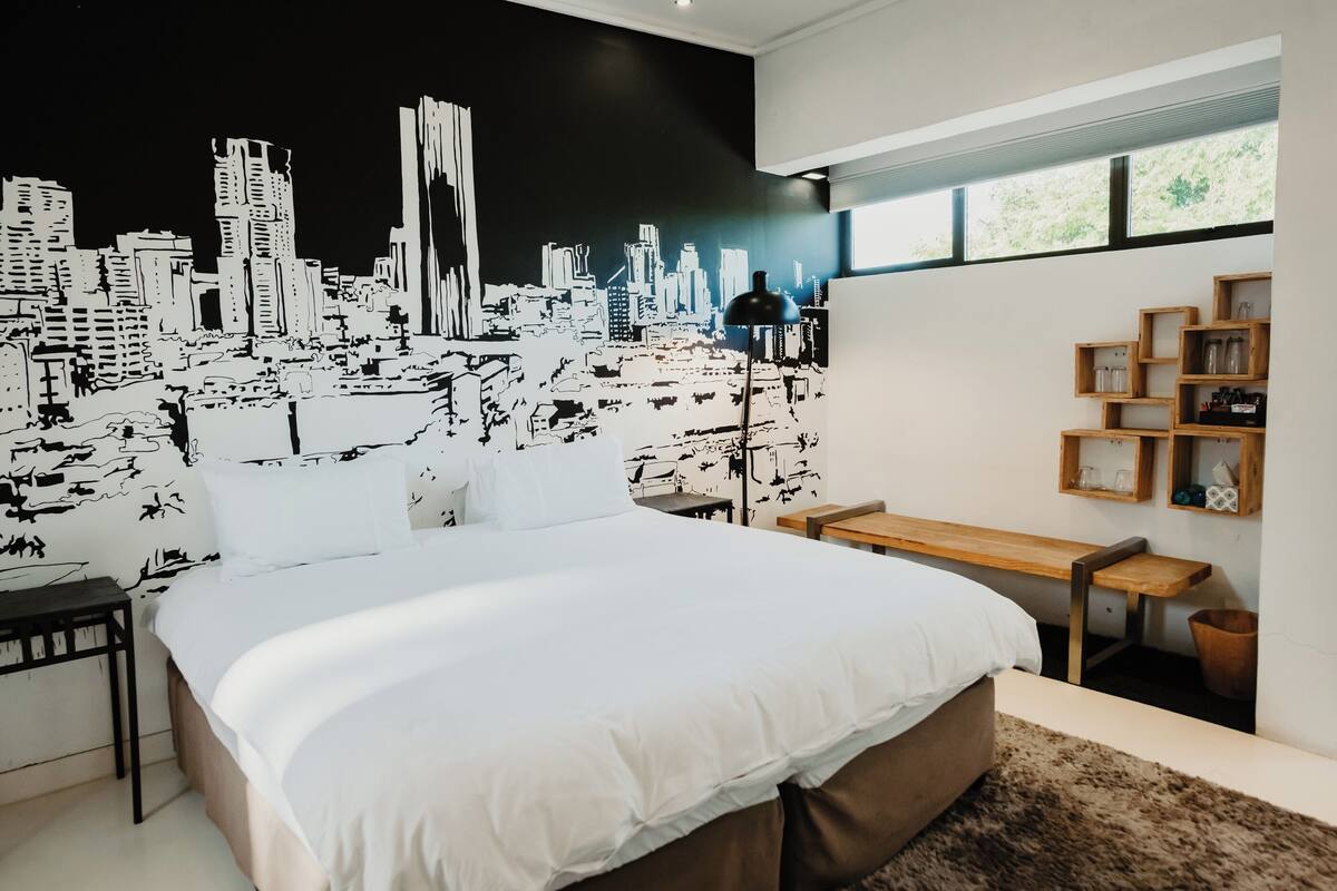 Standard Room | 1 bedroom, in-room safe, blackout curtains, soundproofing