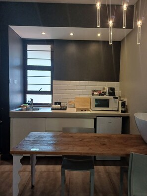 Executive Apartment, 2 Bedrooms | Private kitchen