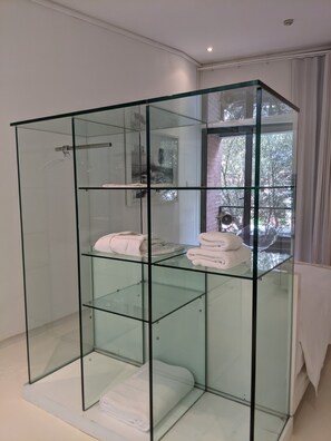 Standard Room | 1 bedroom, in-room safe, blackout drapes, soundproofing
