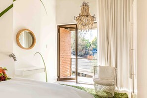 Executive Room, Bathtub | 1 bedroom, in-room safe, blackout drapes, soundproofing - Alpine Attitude Boutique Hotel & Conference Venue (Pretoria)