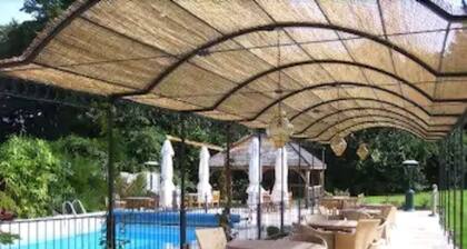 Ravenwood Hall Hotel