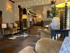 Reception - Ravenwood Hall Hotel (Bury St Edmunds)