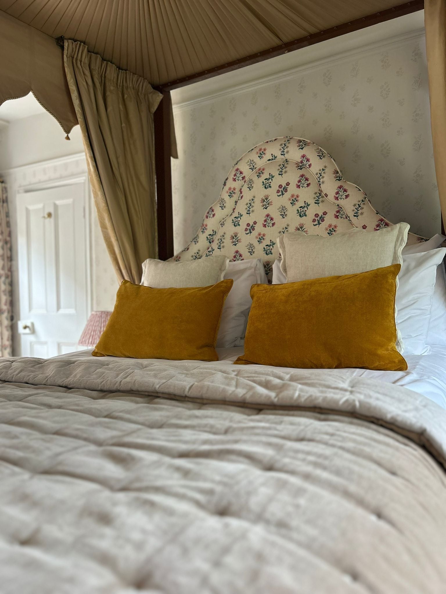 Standaard kamer, 1 tweepersoonsbed (Main House) | Luxe beddengoed, een bureau, een strijkplank/strijkijzer, gratis wifi