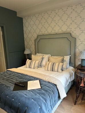 Standard Room, 1 Double Bed, Garden View | Premium bedding, desk, iron/ironing board, free WiFi - Ravenwood Hall Hotel (Bury St Edmunds)