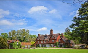 Exterior - Ravenwood Hall Hotel (Bury St Edmunds)
