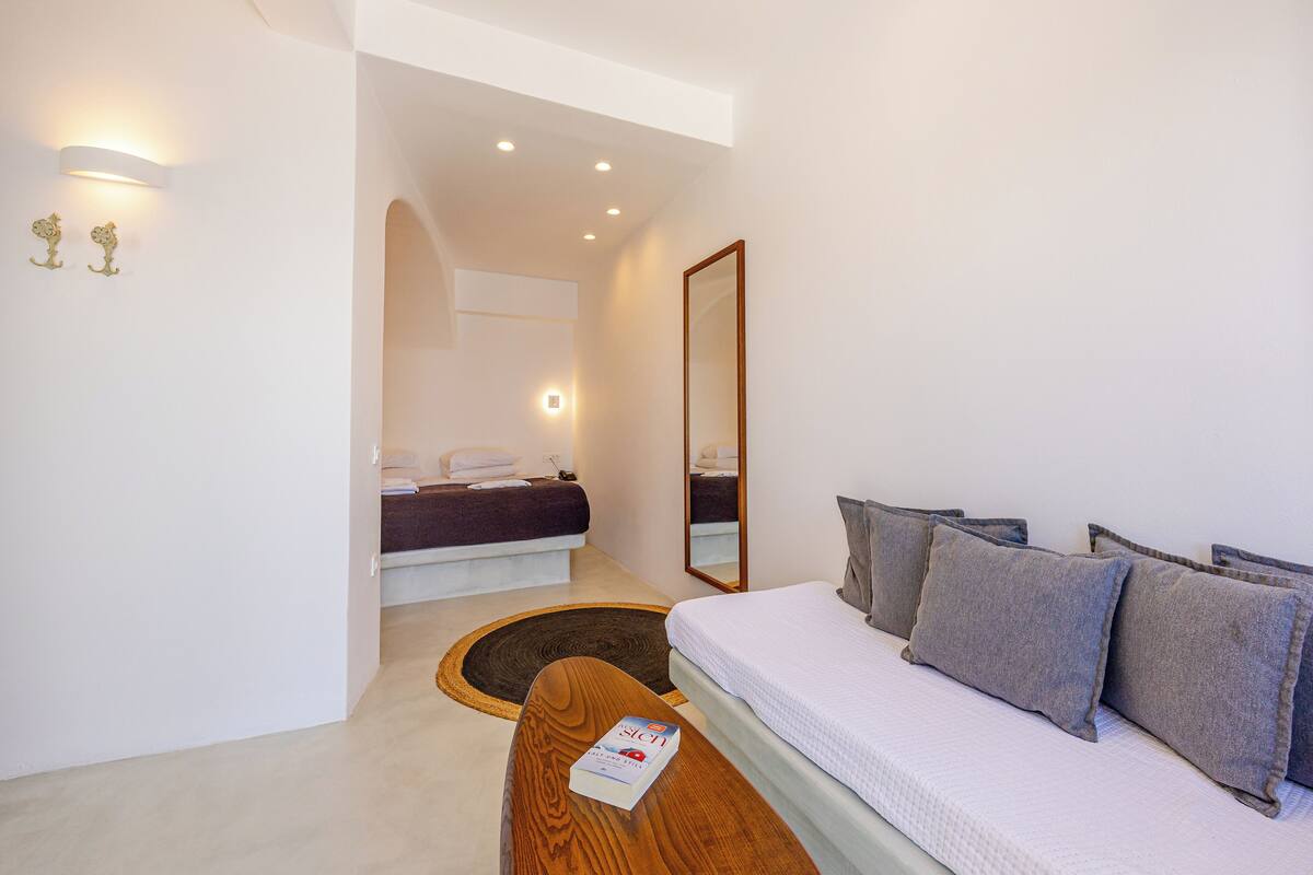 Honeymoon Double Room | Minibar, in-room safe, iron/ironing board, WiFi (free)