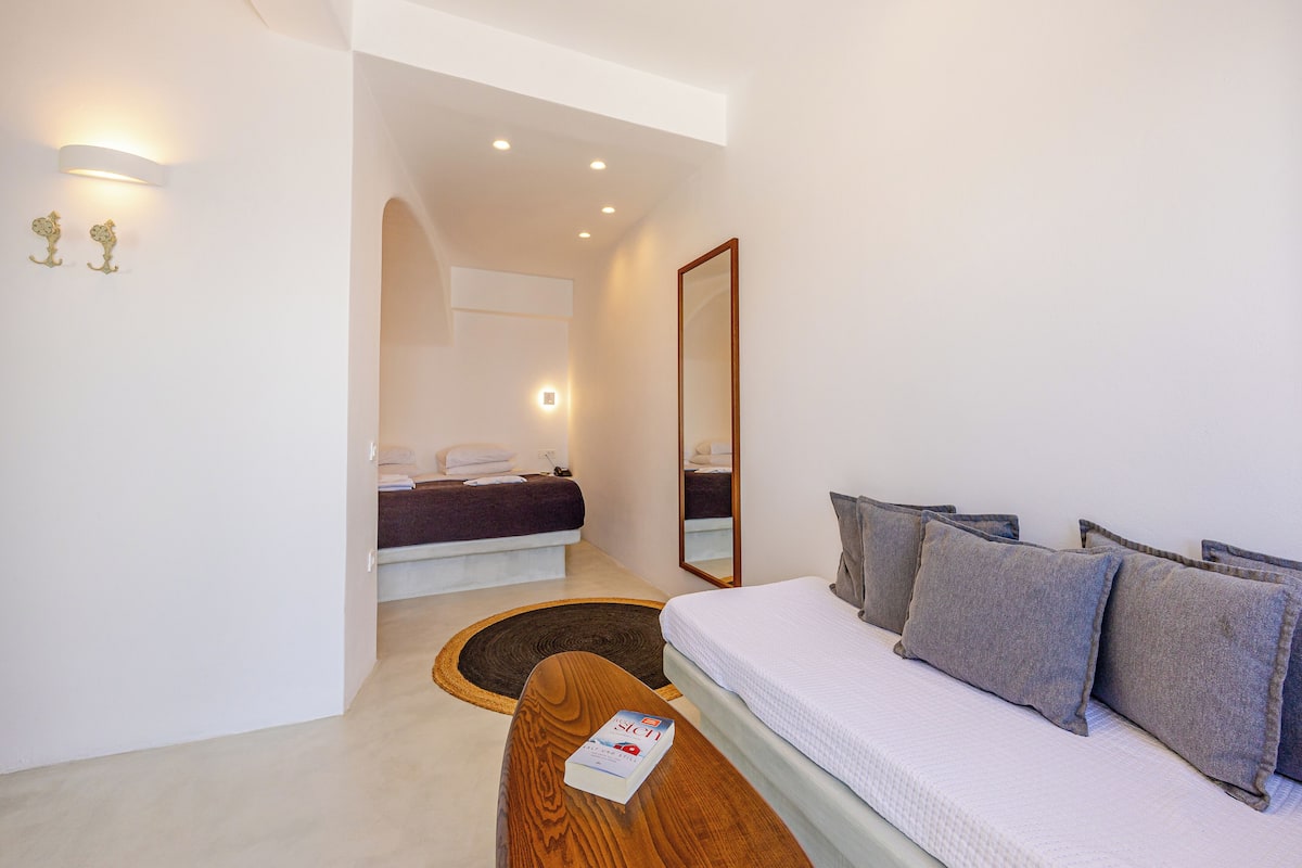 Honeymoon Double Room | 2 bedrooms, minibar, in-room safe, individually furnished