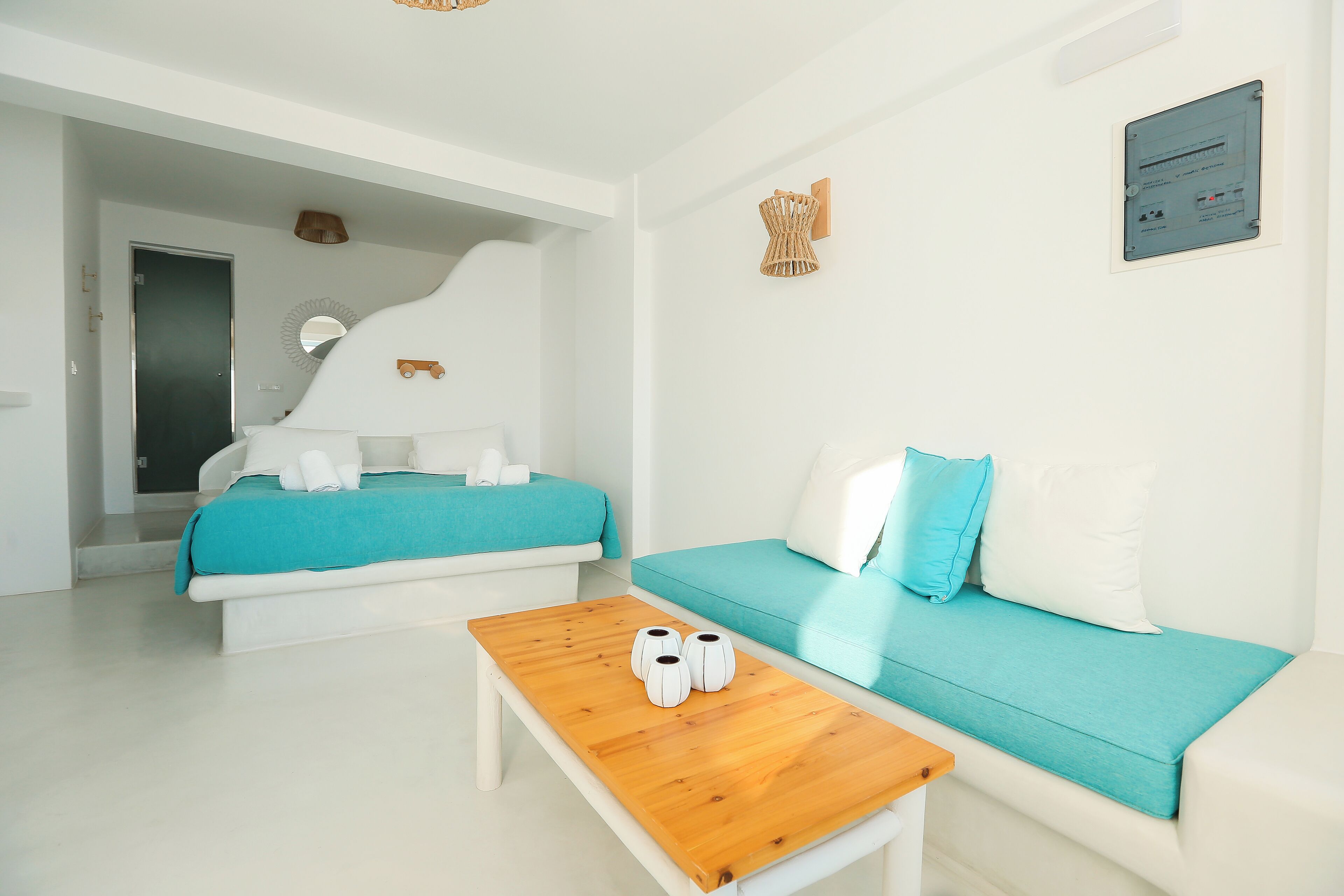 deluxe room | 2 bedrooms, minibar, in-room safe, individually furnished