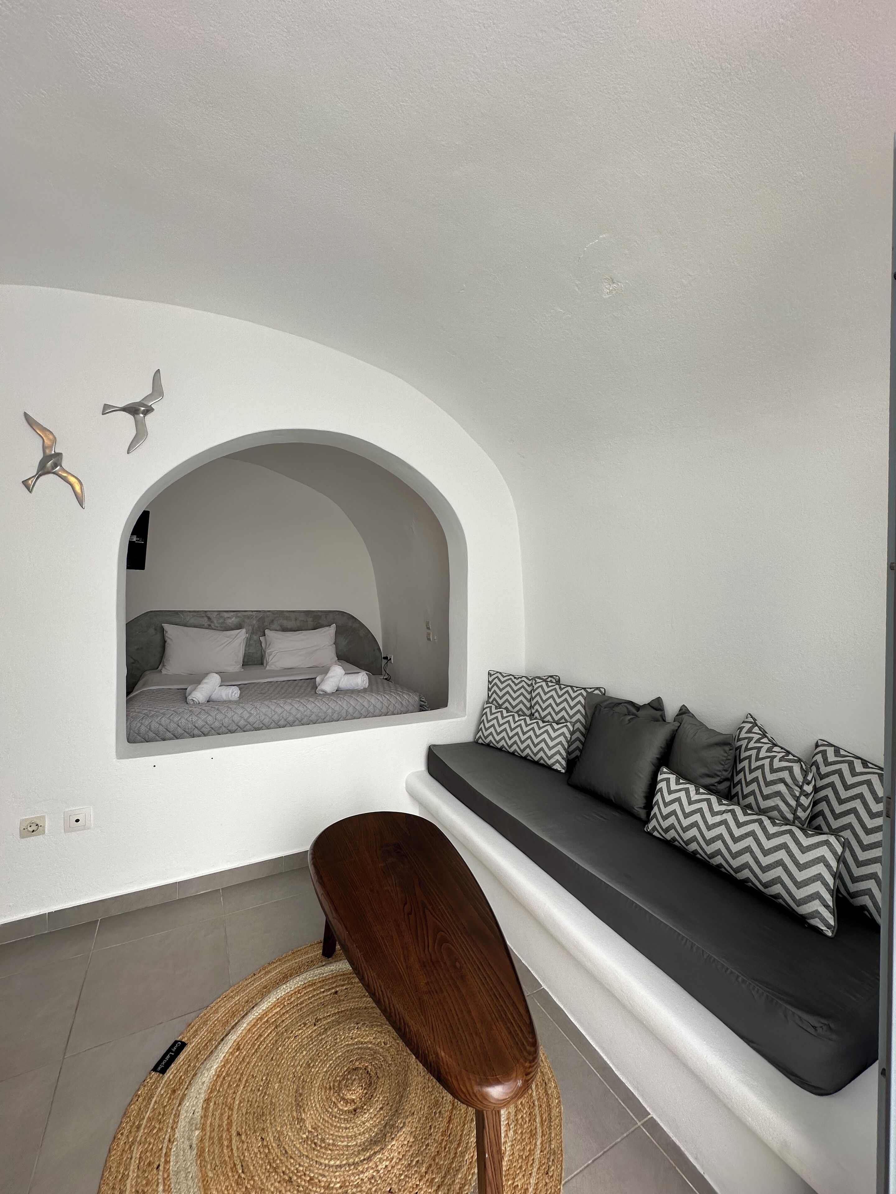 deluxe room | living area