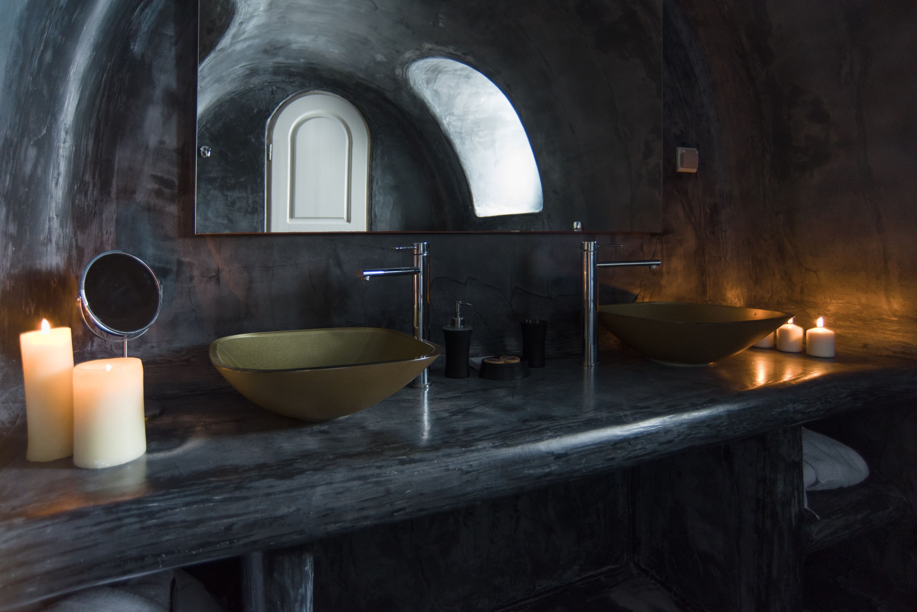 deluxe apartment | bathroom | free toiletries, hair dryer, bathrobes, towels