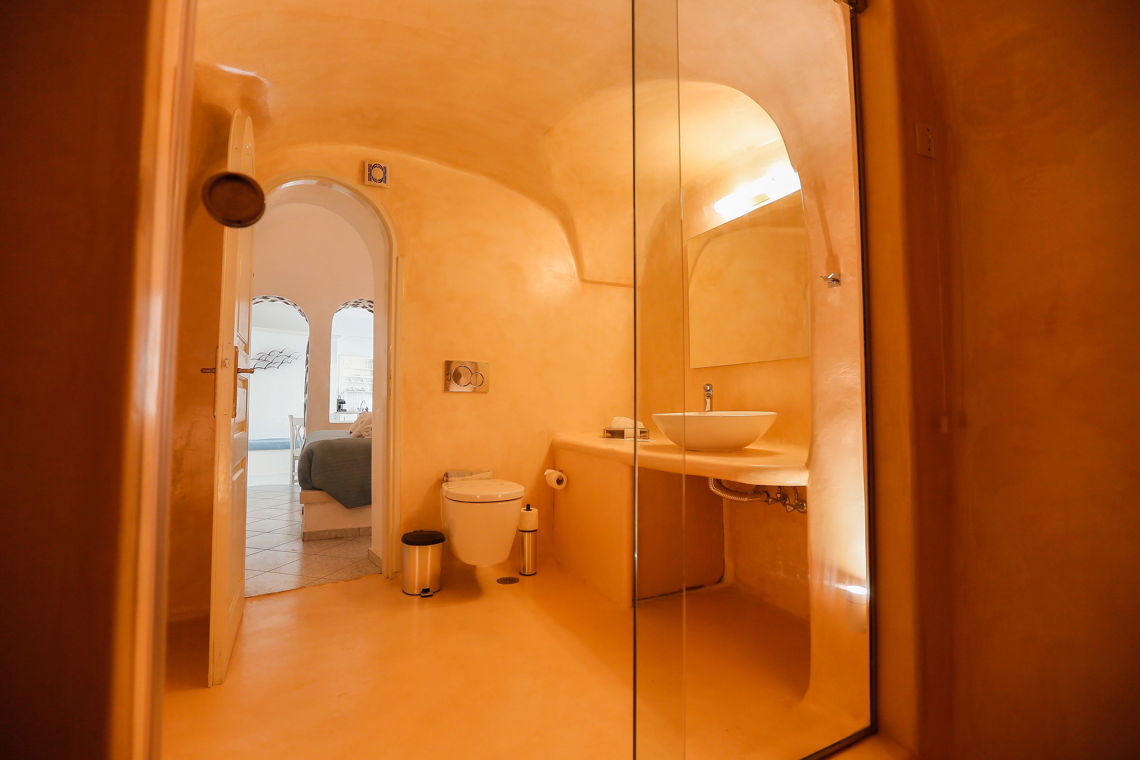 economy room | bathroom | free toiletries, hair dryer, bathrobes, towels