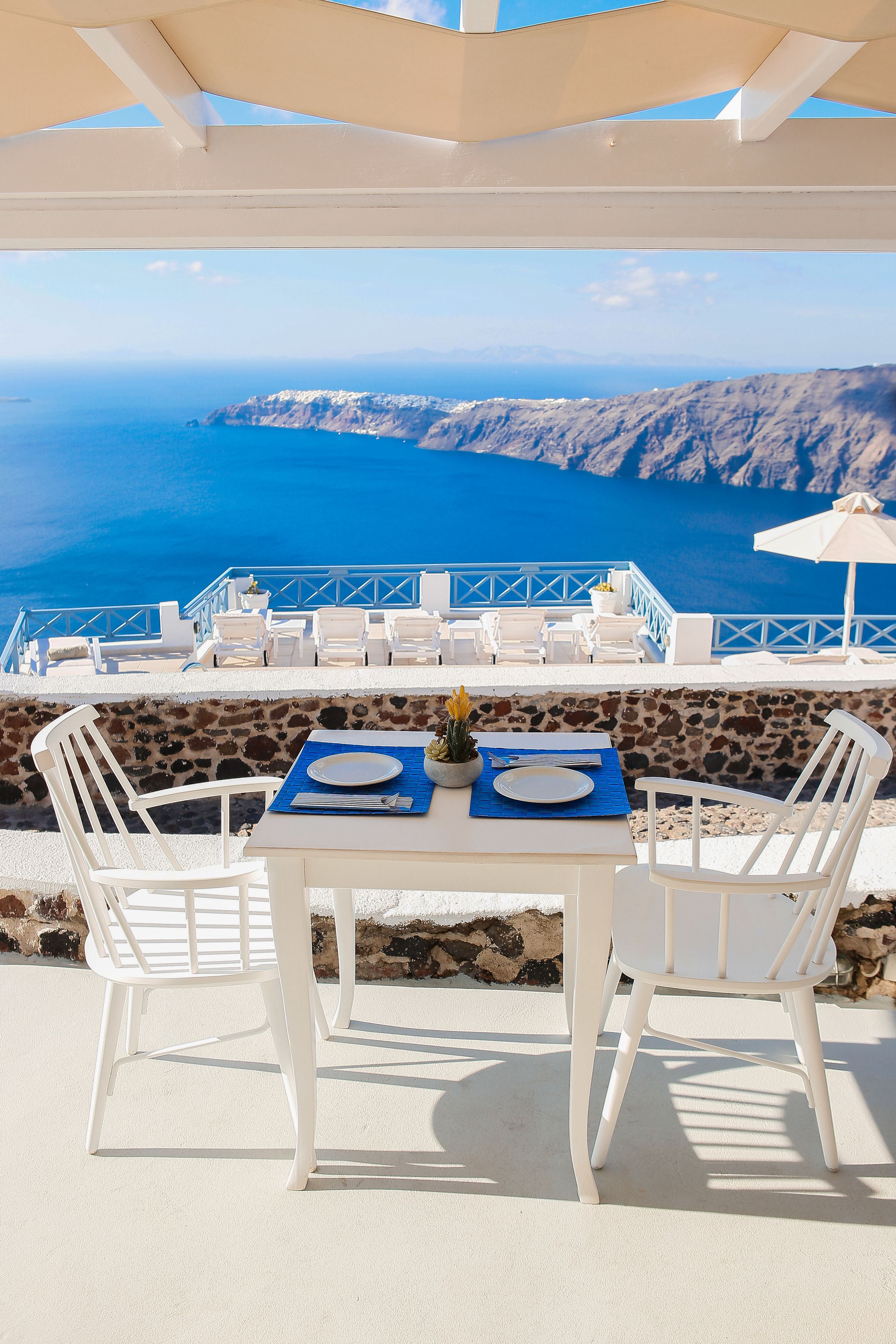 Daily continental breakfast (EUR 25 per person)