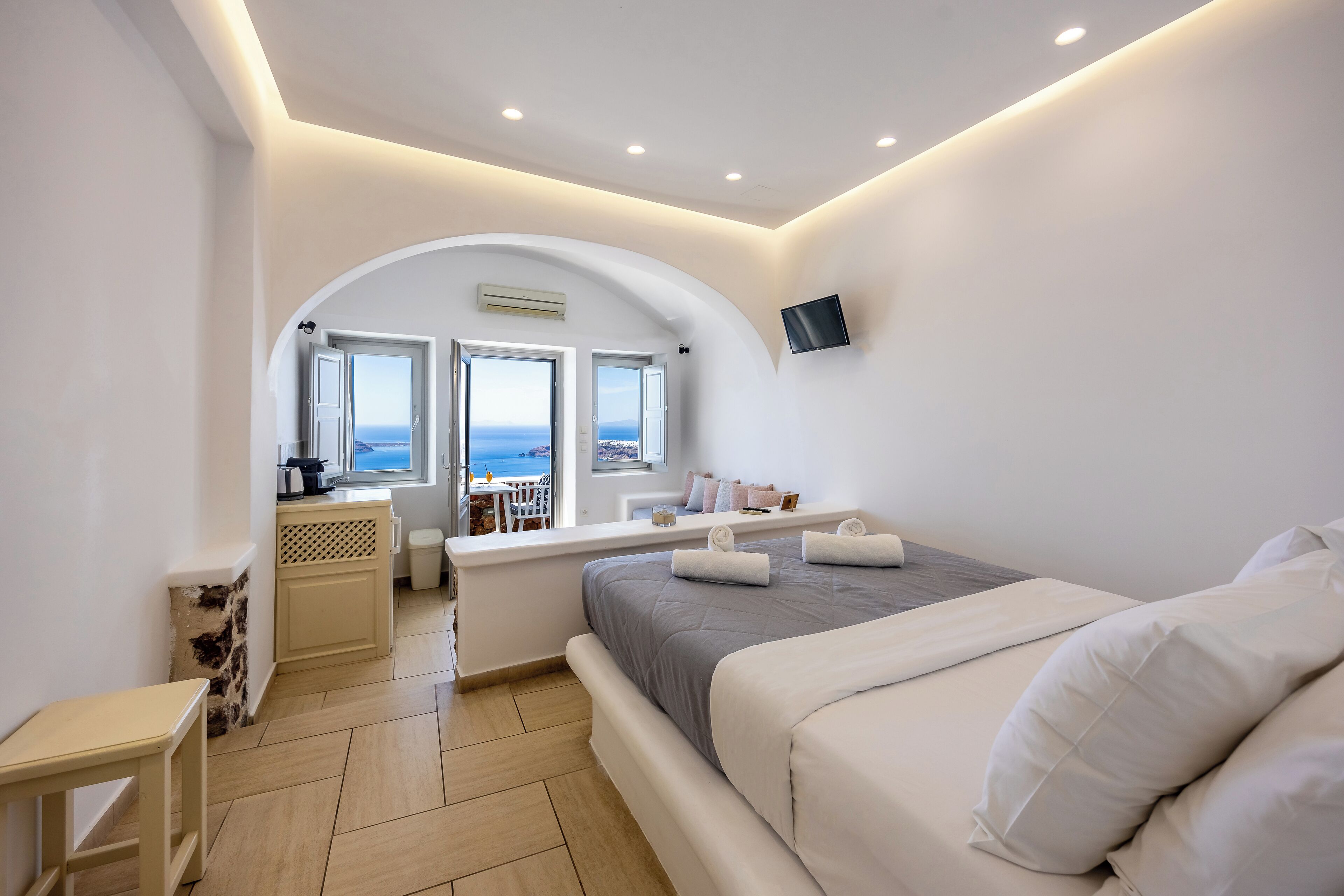 superior room | 2 bedrooms, minibar, in-room safe, individually furnished