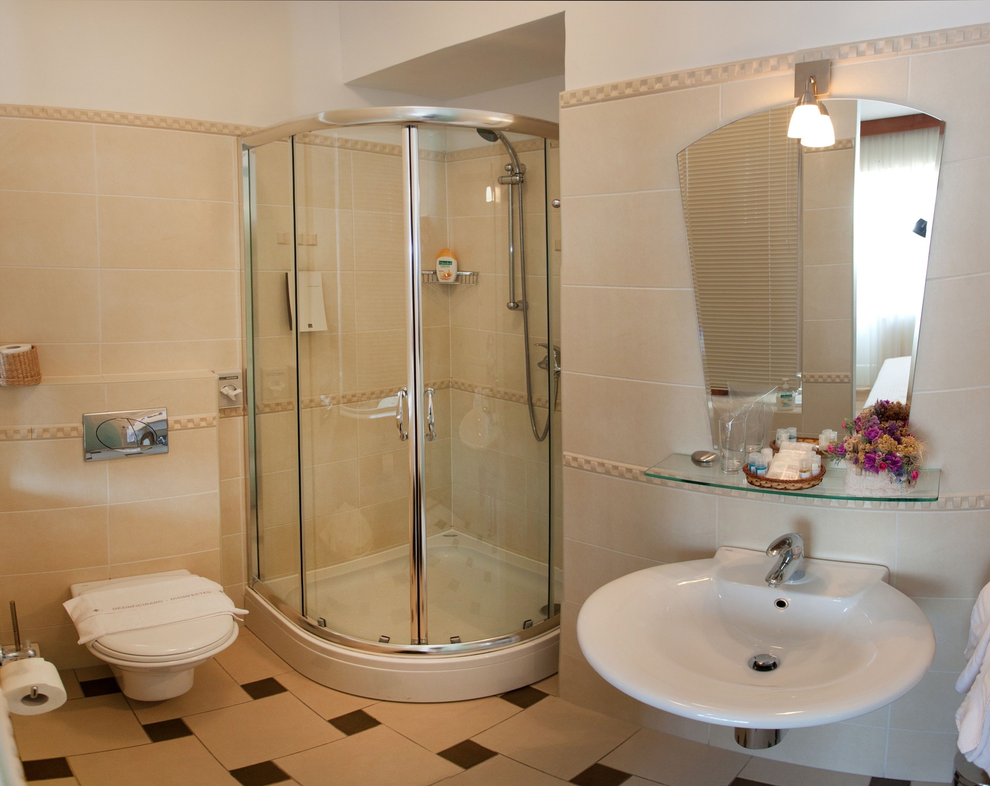 shower, free toiletries, hair dryer, towels