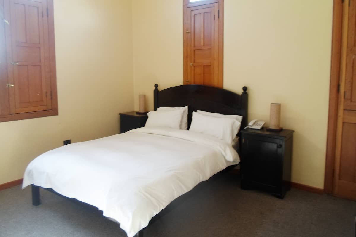 Suite Junior, 1 Tempat Tidur Queen, pemandangan kota | Brankas, meja kerja, dan Wi-Fi gratis