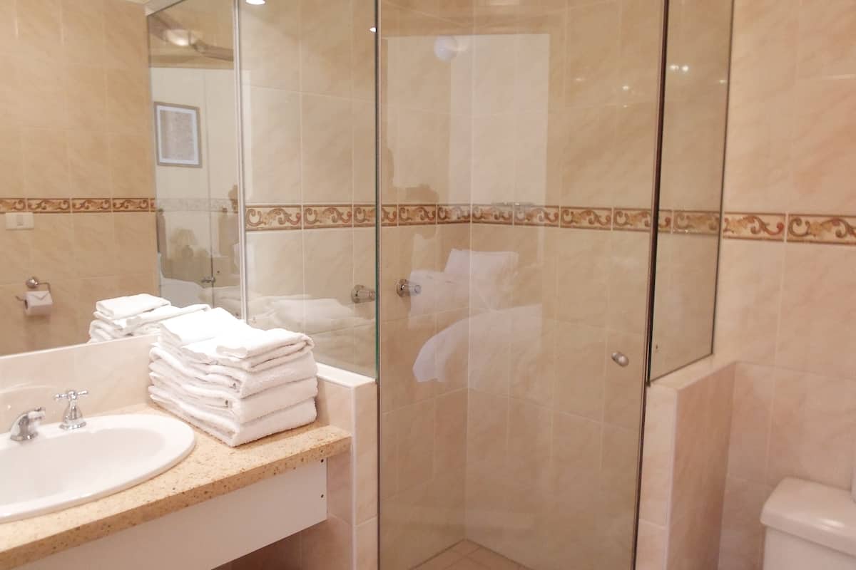 triple room | in-room safe, desk, free wifi