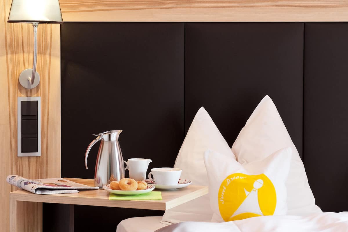 Hypo-allergenic bedding, minibar, in-room safe, desk