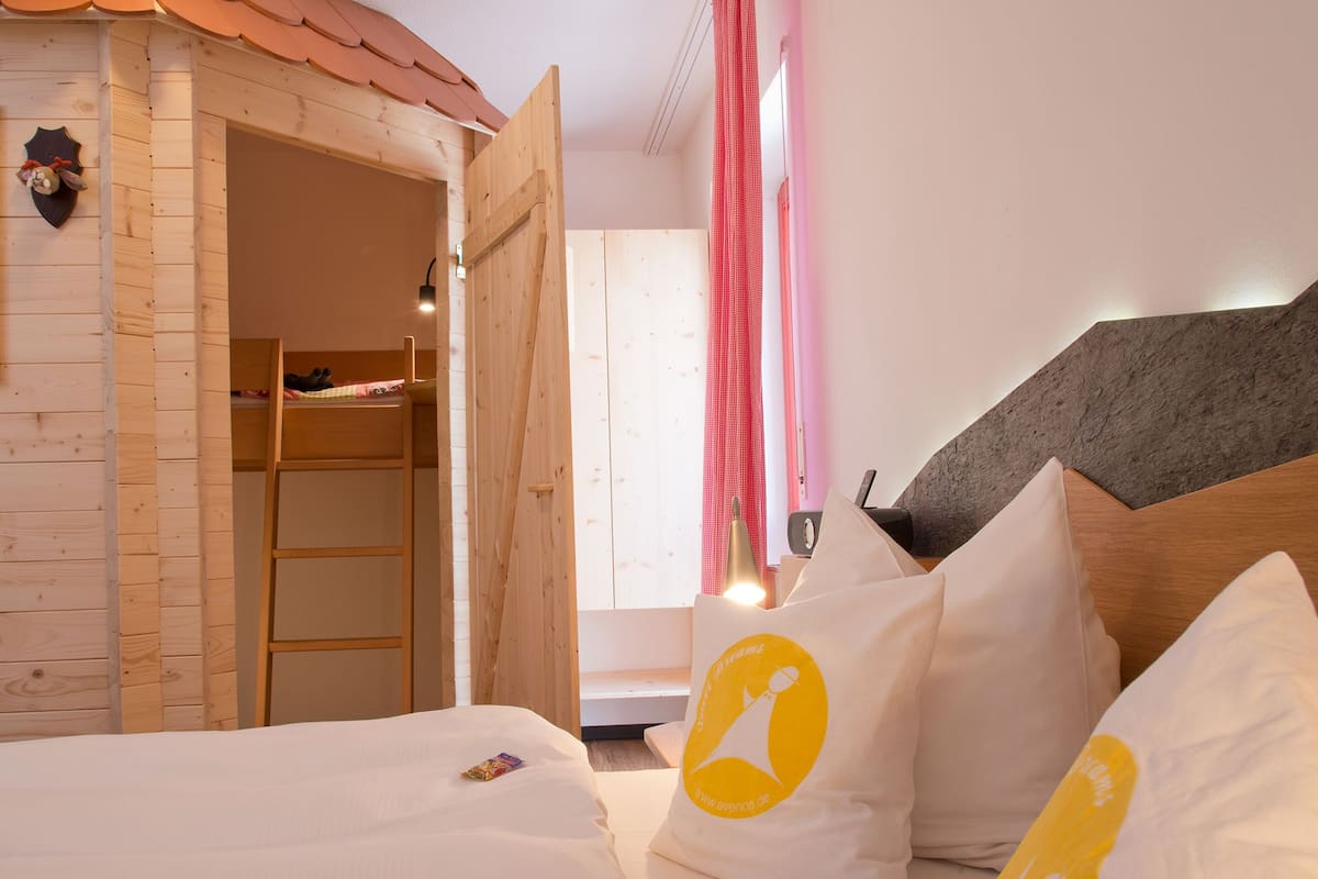 Hypo-allergenic bedding, minibar, in-room safe, desk